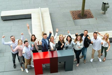 Mit dem Dualen Master zur*zum Expert*in weiterentwickeln.