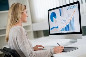 Klar, Grafikdesigner sitzen viel vorm Mac...