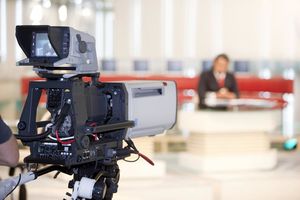 ... Von der praktischen: zum Beispiel wie ein Fernsehbeitrag zustande kommt ... 