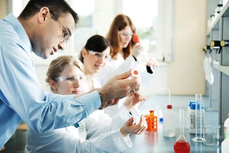 Der Unterricht an der Hochschule Fresenius ist praxisnah