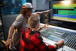 ... oder im Tonstudio das nächste Erfolgsalbum aufnehmen.