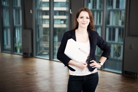 Neben den klassischen Bachelor- und Masterstudiengängen bietet die HS Fresenius auch berufsbegleitende Studiengänge an