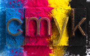 Farben auswählen und gezielt einsetzen, darauf kommt es bei der Gestaltung von Medienprodukten u.a. an.