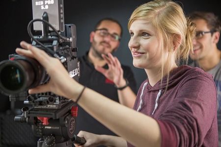 In acht Fachbereichen bieten wir zahlreiche spannende Studiengänge an, zum Beispiel Digital Film Production.