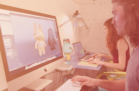 Mediendesign Studenten am PC