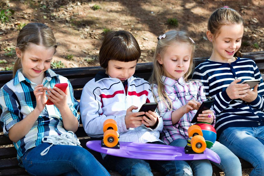 ... und sie im Umgang mit Medien zu schulen.