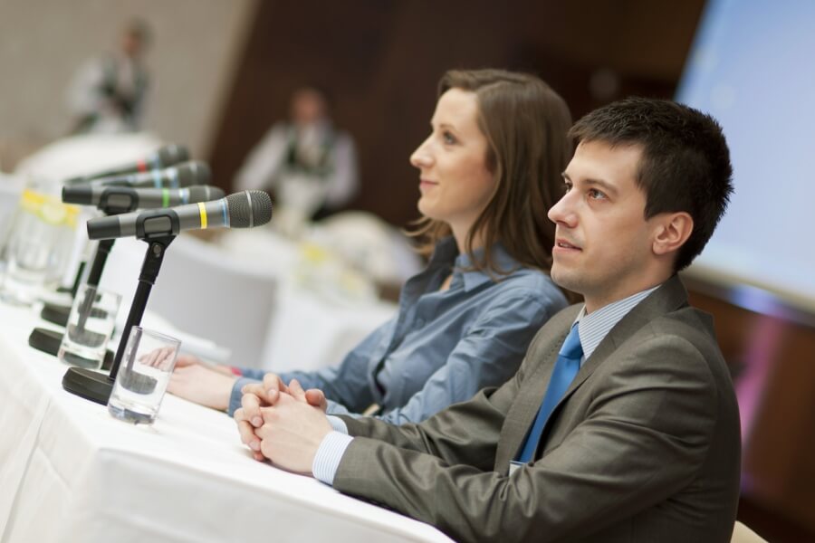 ... und vertreten ihr Unternehmen gegenüber Stake- und Shareholdern.