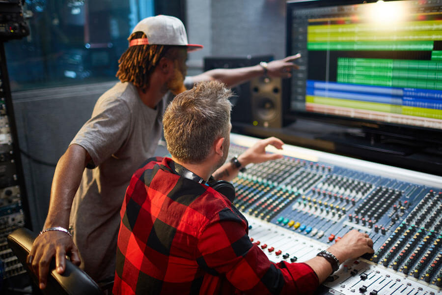 ... oder im Tonstudio das nächste Erfolgsalbum aufnehmen.